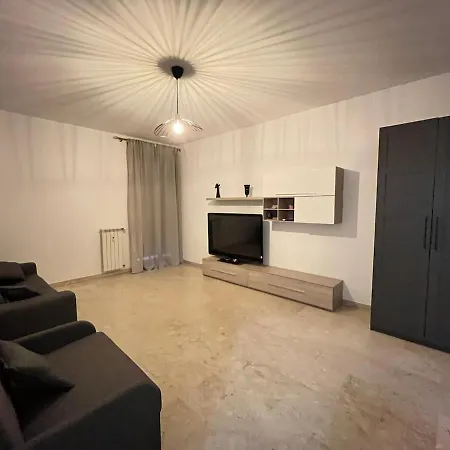 Domus Aury - Cinecitta Апартаменты *